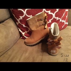 Ugg Tillee Suede Bow Detail, Chestnut color Size 12